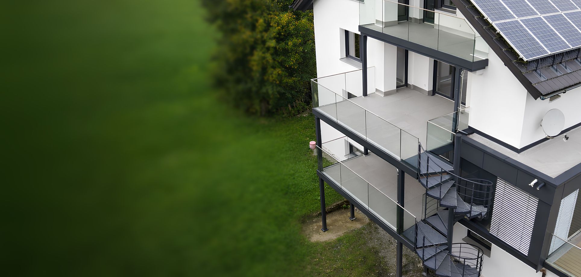 Modernes Haus mit einem Anbaubalkon